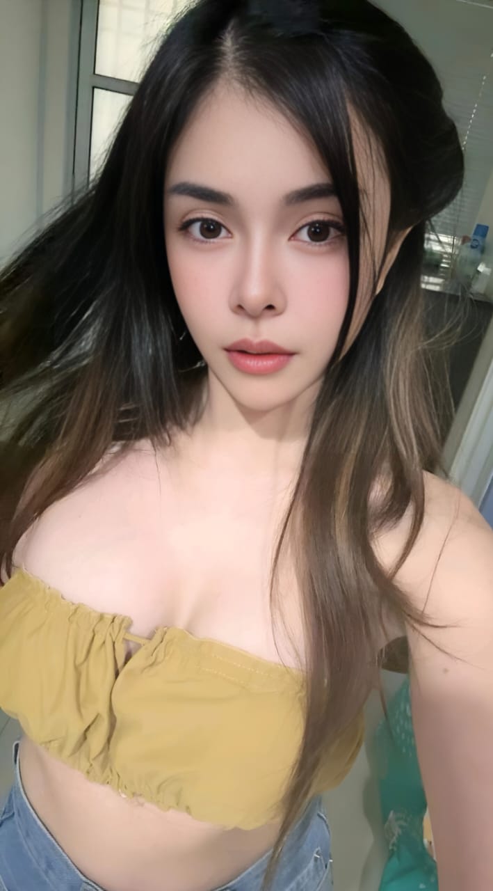 Vivian (22 Yo) - The June Bangkok